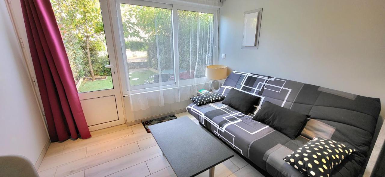 Residences Les Sansonnets "Appartements & Studios" Jonzac Extérieur photo