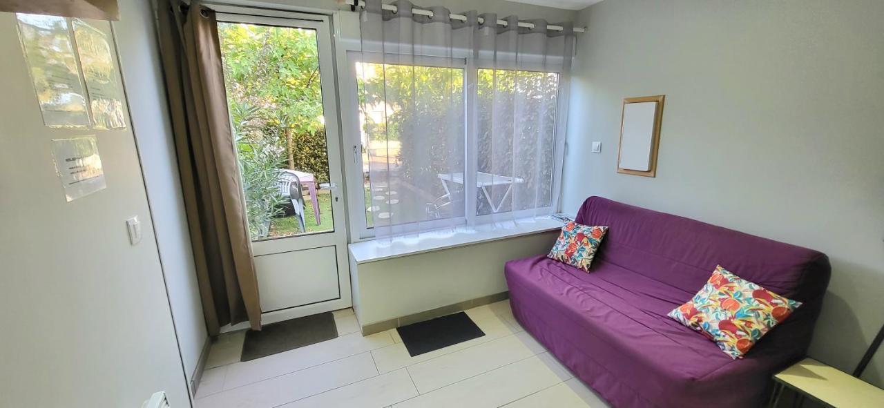Residences Les Sansonnets "Appartements & Studios" Jonzac Extérieur photo