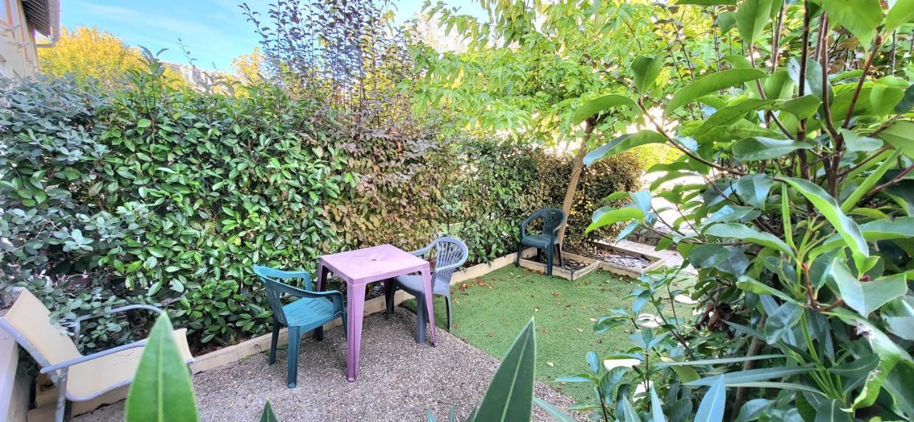 Residences Les Sansonnets "Appartements & Studios" Jonzac Extérieur photo