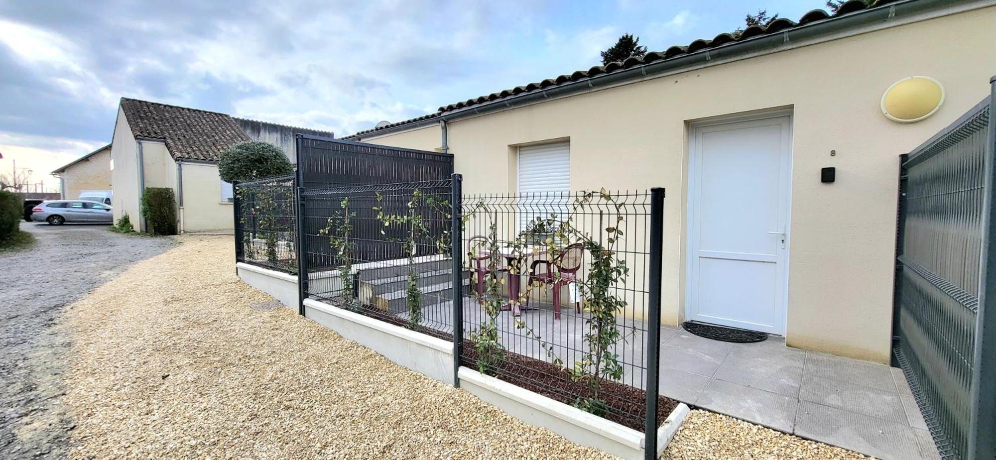 Residences Les Sansonnets "Appartements & Studios" Jonzac Extérieur photo