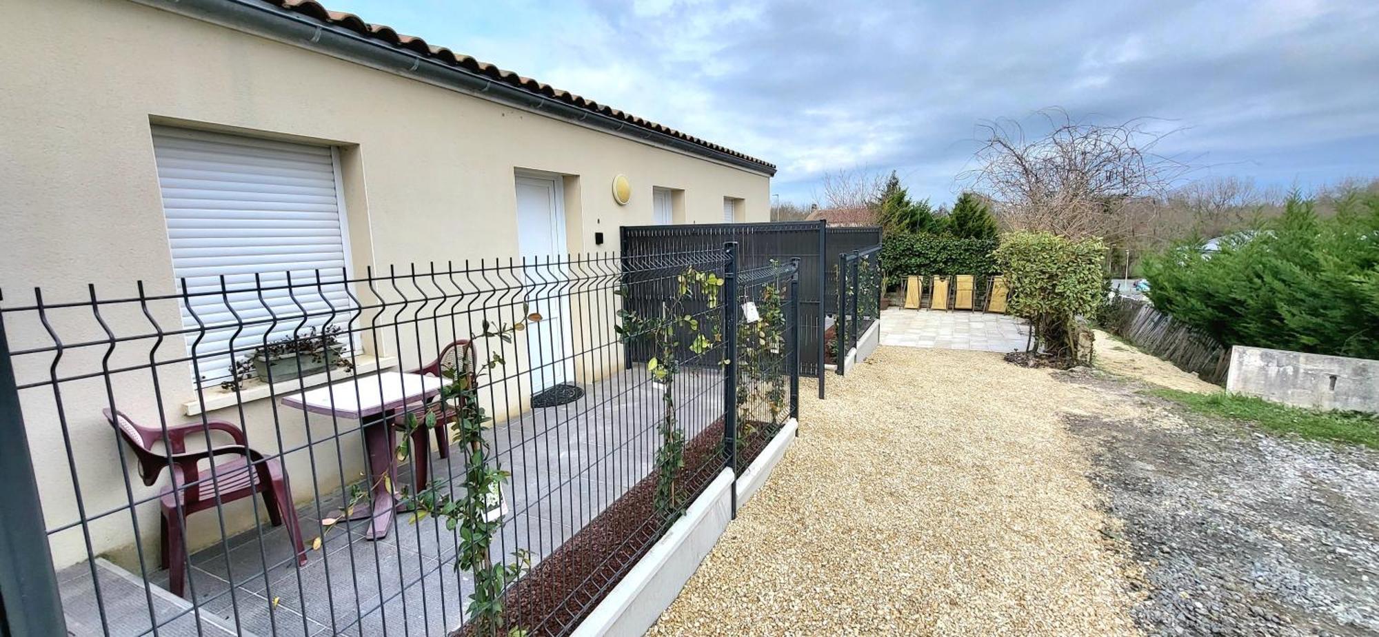 Residences Les Sansonnets "Appartements & Studios" Jonzac Extérieur photo
