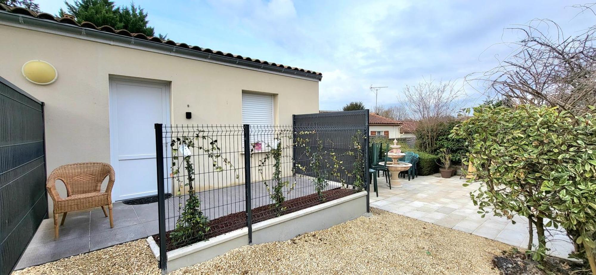 Residences Les Sansonnets "Appartements & Studios" Jonzac Extérieur photo