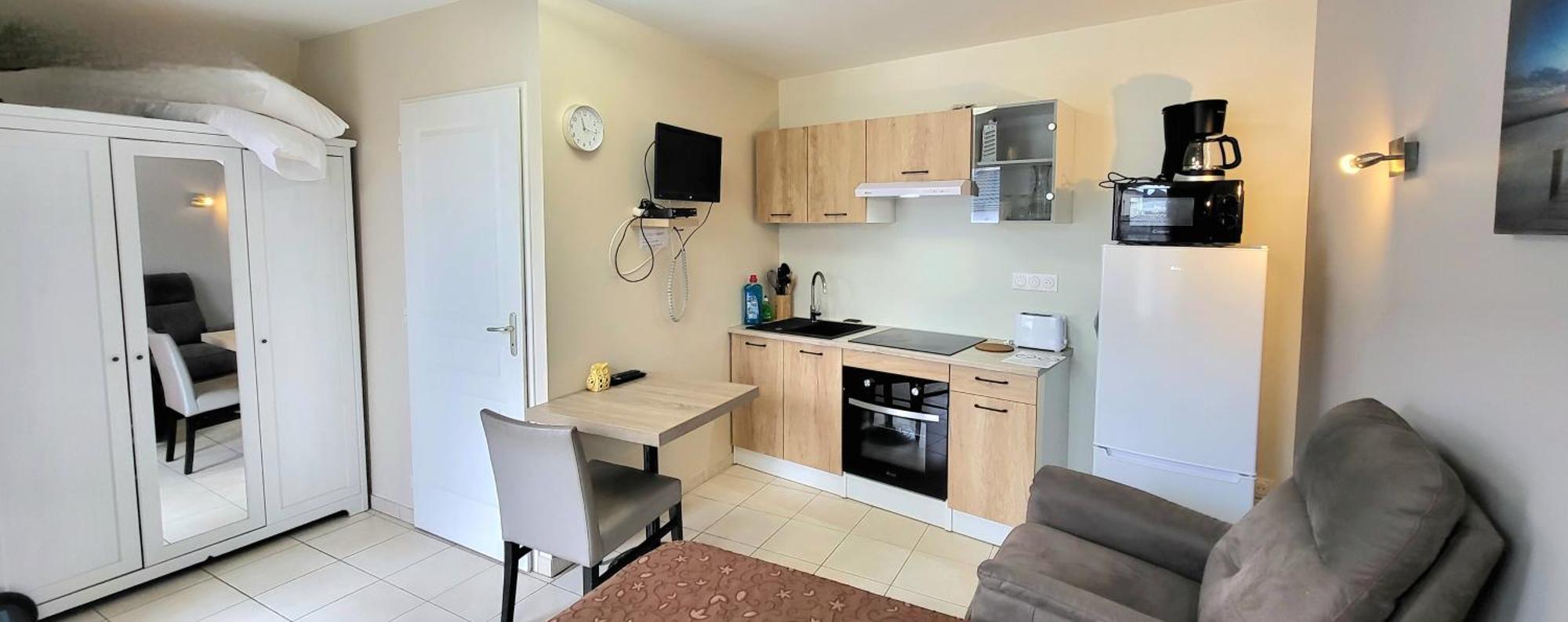Residences Les Sansonnets "Appartements & Studios" Jonzac Extérieur photo