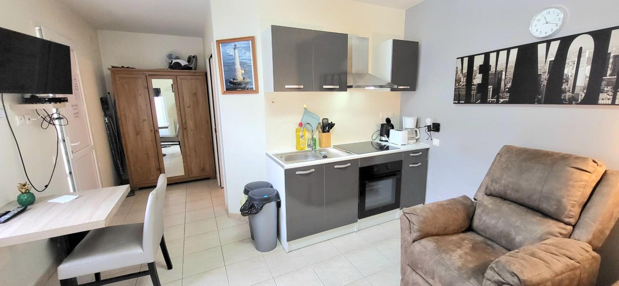 Residences Les Sansonnets "Appartements & Studios" Jonzac Extérieur photo