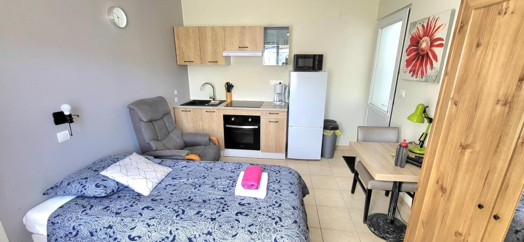 Residences Les Sansonnets "Appartements & Studios" Jonzac Extérieur photo