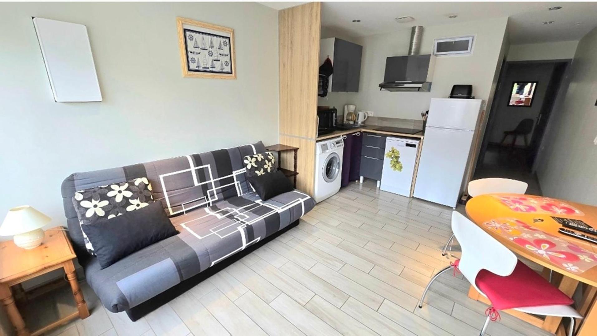 Residences Les Sansonnets "Appartements & Studios" Jonzac Extérieur photo
