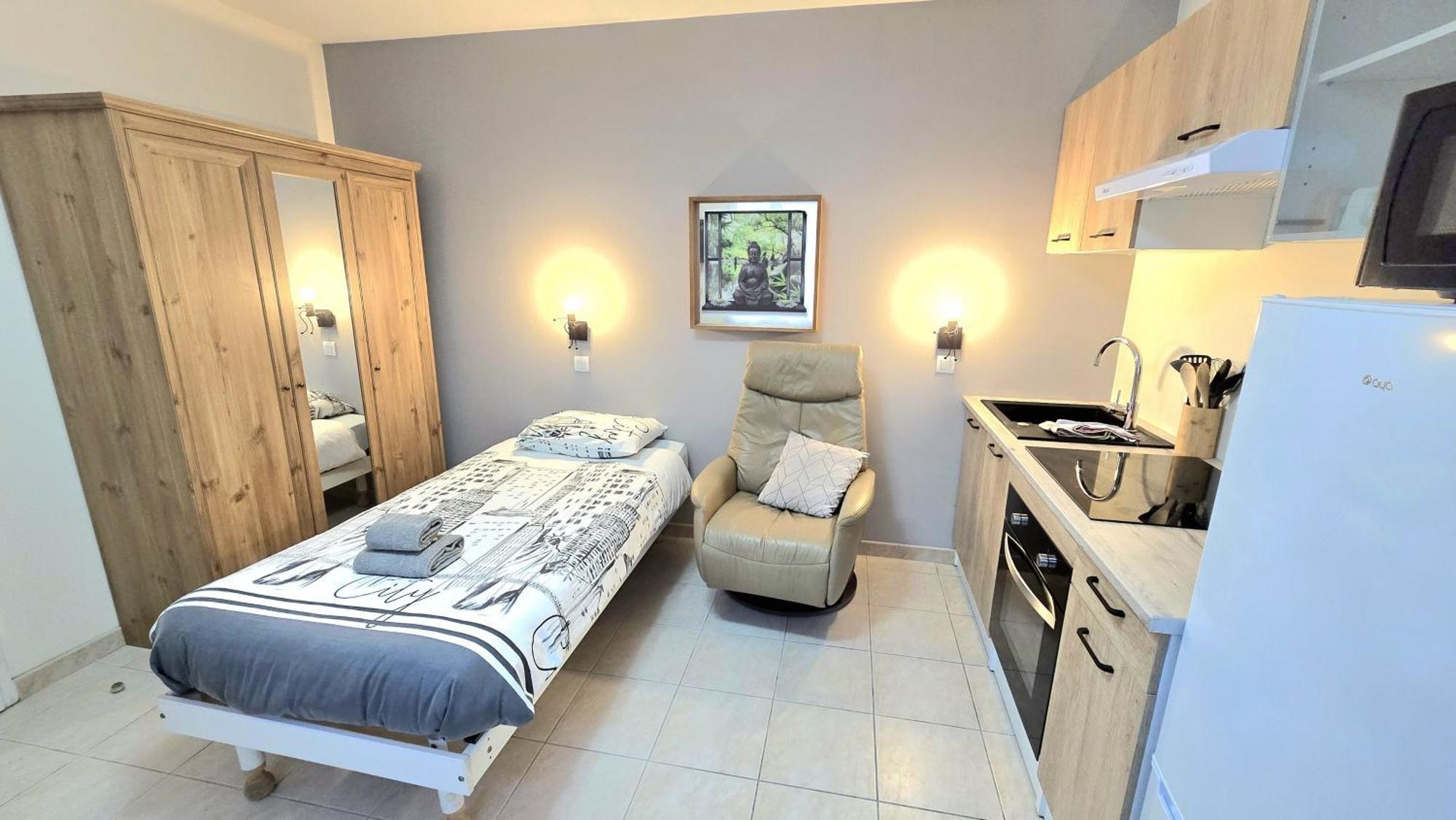 Residences Les Sansonnets "Appartements & Studios" Jonzac Extérieur photo